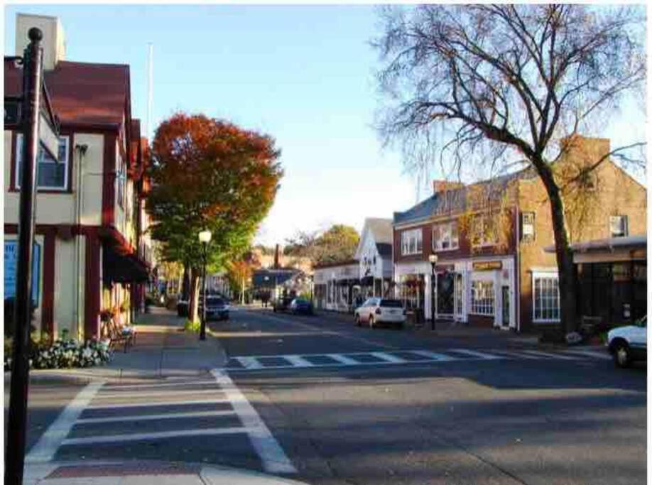 Charming Cottage Historic Falmouth Cape Cod Near Beach And Downtown 2Br 1Bath Deck Exterior photo