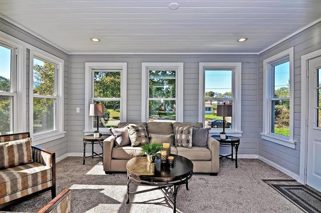 Charming Cottage Historic Falmouth Cape Cod Near Beach And Downtown 2Br 1Bath Deck Exterior photo