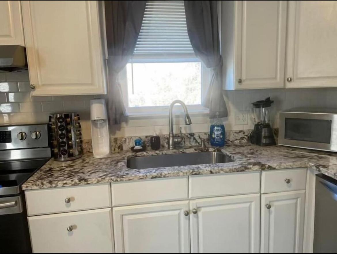 Charming Cottage Historic Falmouth Cape Cod Near Beach And Downtown 2Br 1Bath Deck Exterior photo